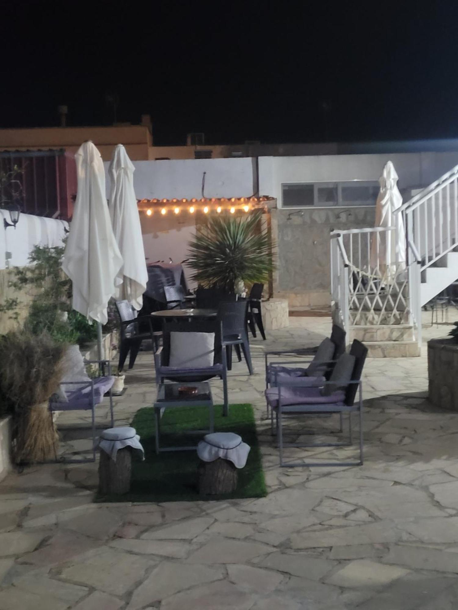 La Llar De Laura Pension El Poble Nou del Delta Buitenkant foto